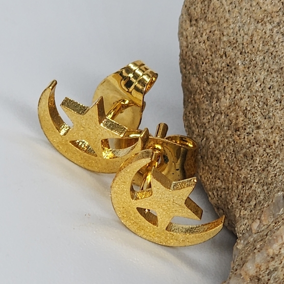 Minimalist Jewelry Elegant 14 kt Gold plate Moon Star Contemporary Design - Picture 9 of 13